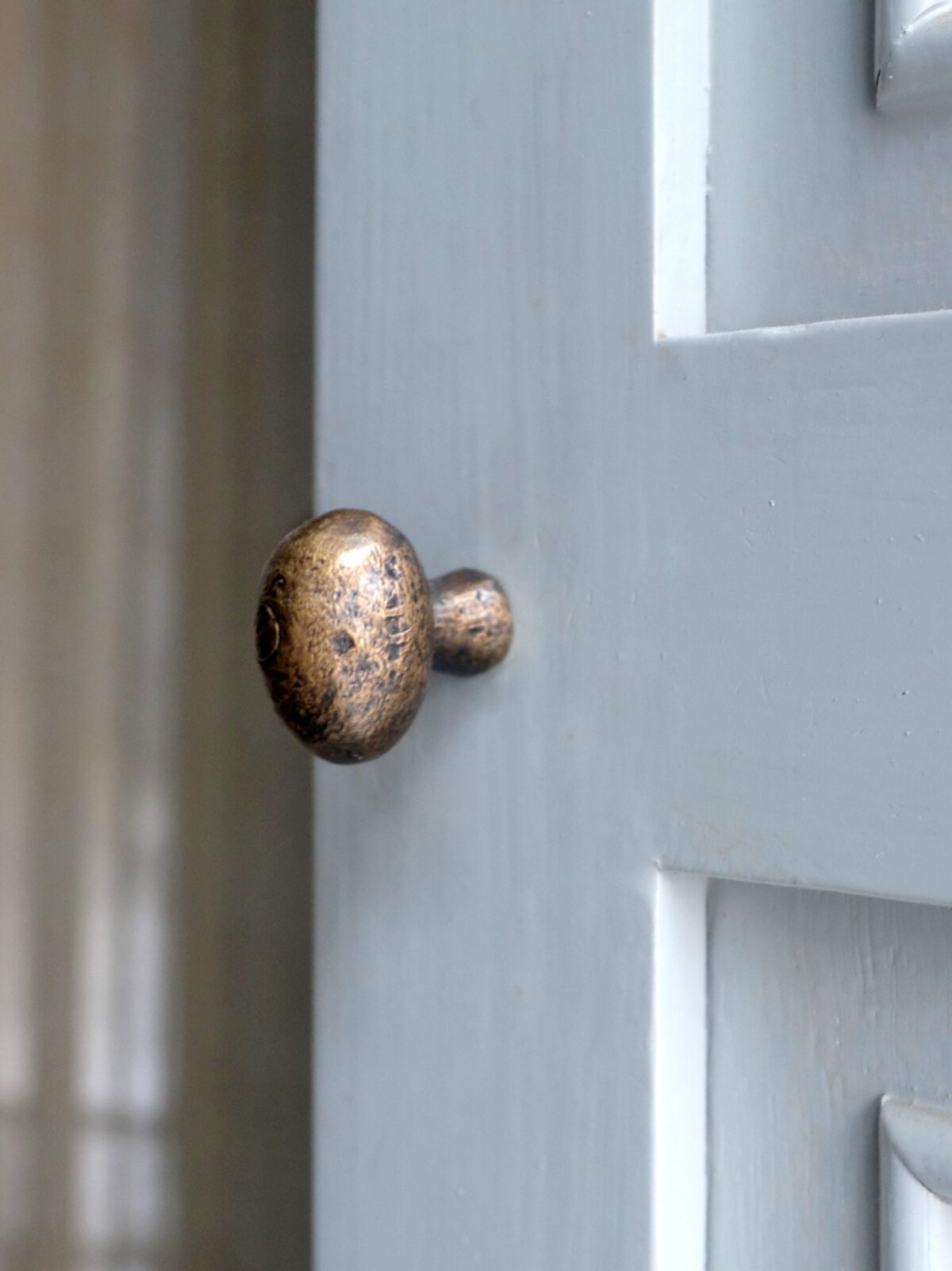 Egg Distressed Bronze