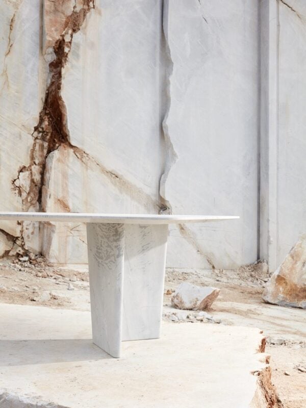 Wyrie 2400 Table