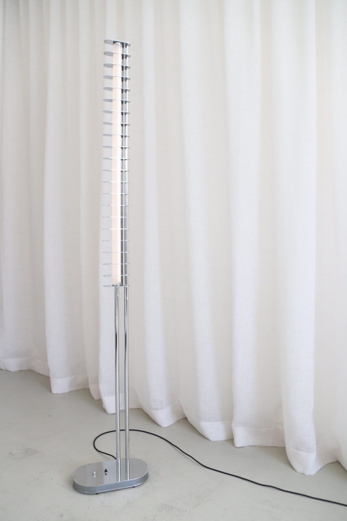 Distance Floor Lamp