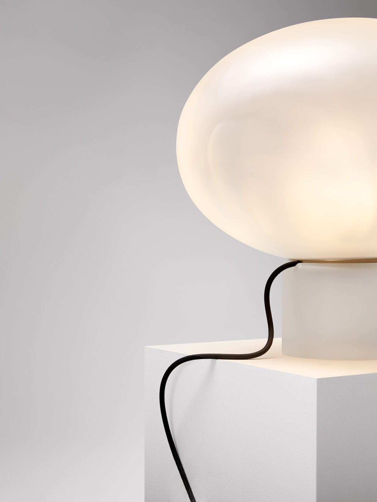Méne Table Lamp