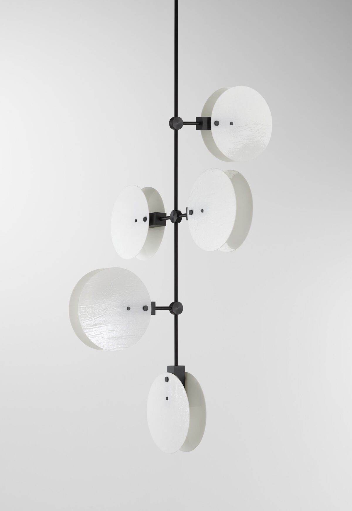 Nebulae Vertical Chandelier | 5 Shades