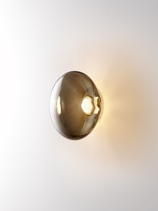 Aeris Wall Light - Brushed Brass, Black