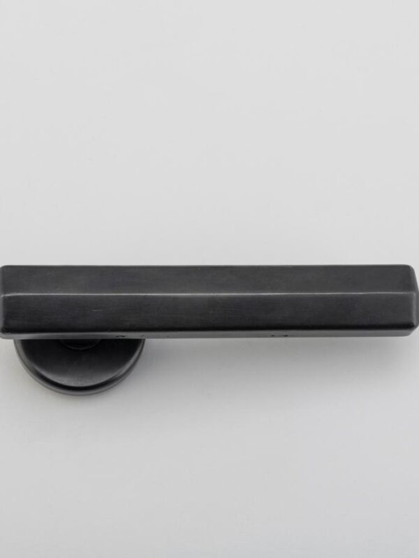 Straight Streaker Door Lever - Patinated Bronze