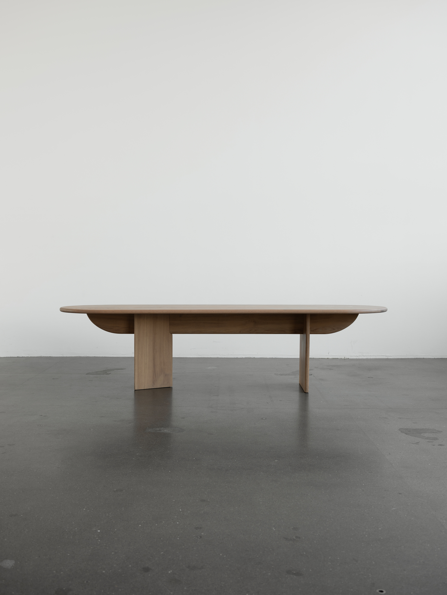 Pillabout Office Table 01