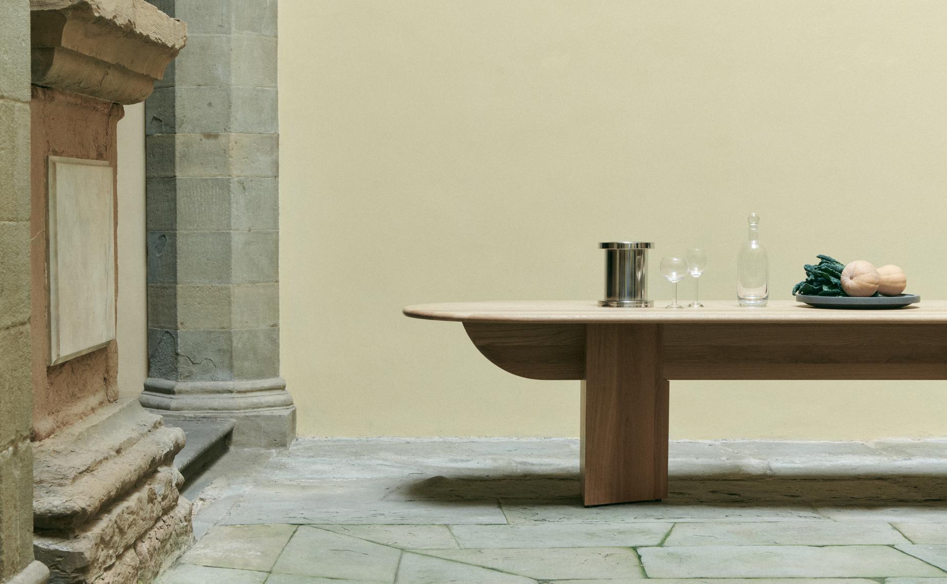 Pillabout Office Table 01