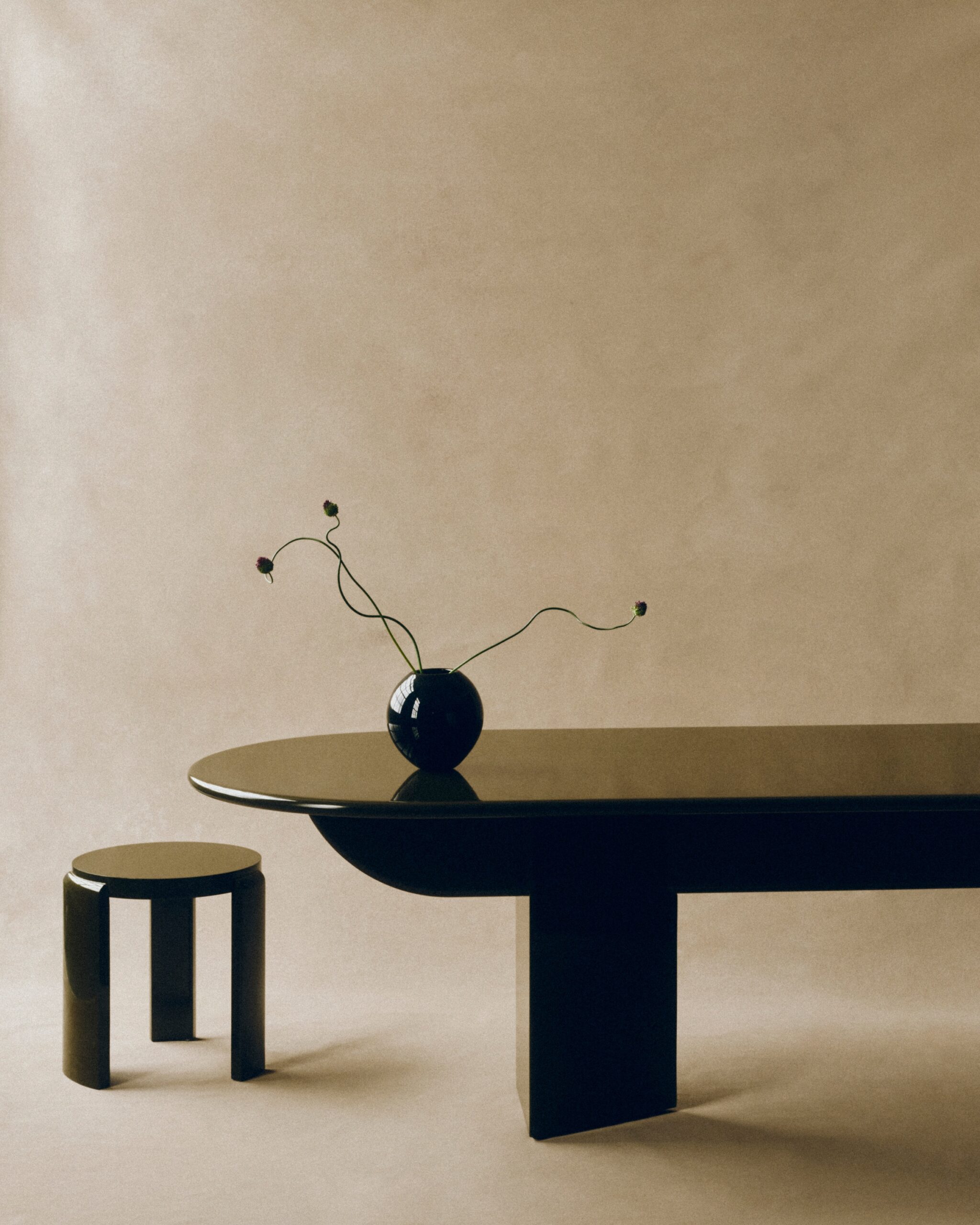 Pillabout Office Table 01