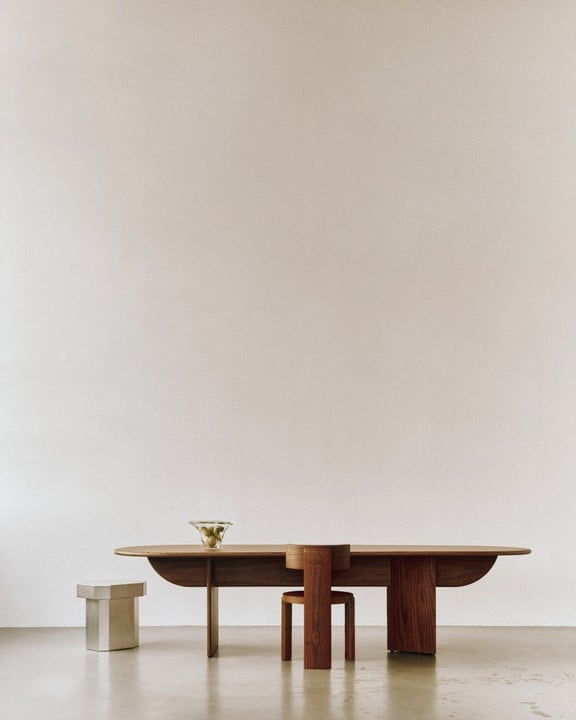Pillabout Office Table 01