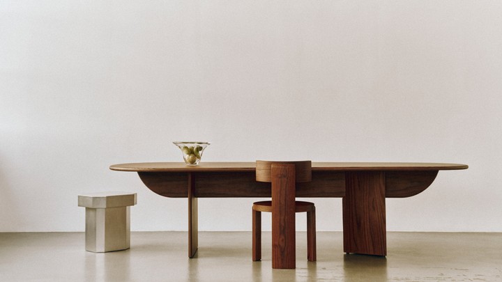 Pillabout Office Table 01