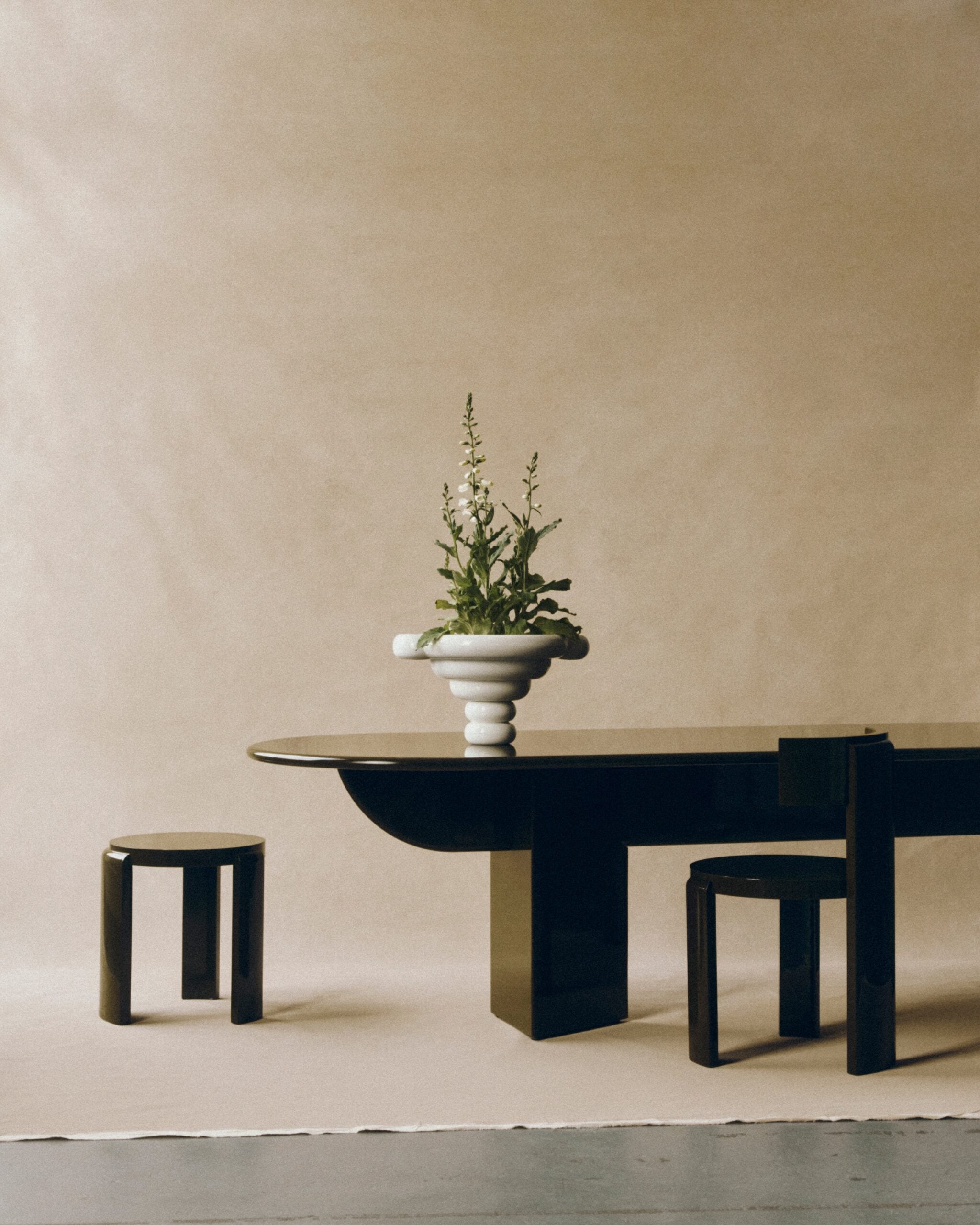 Pillabout Office Table 01