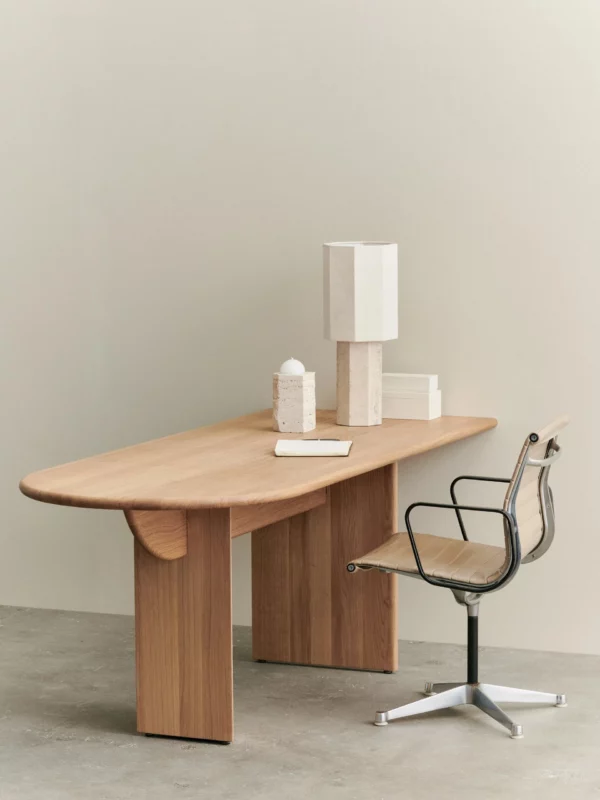 Pillabout Office Table 01