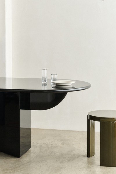 Pillabout Office Table 01