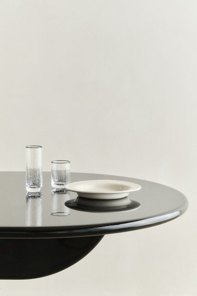 Pillabout Office Table 01