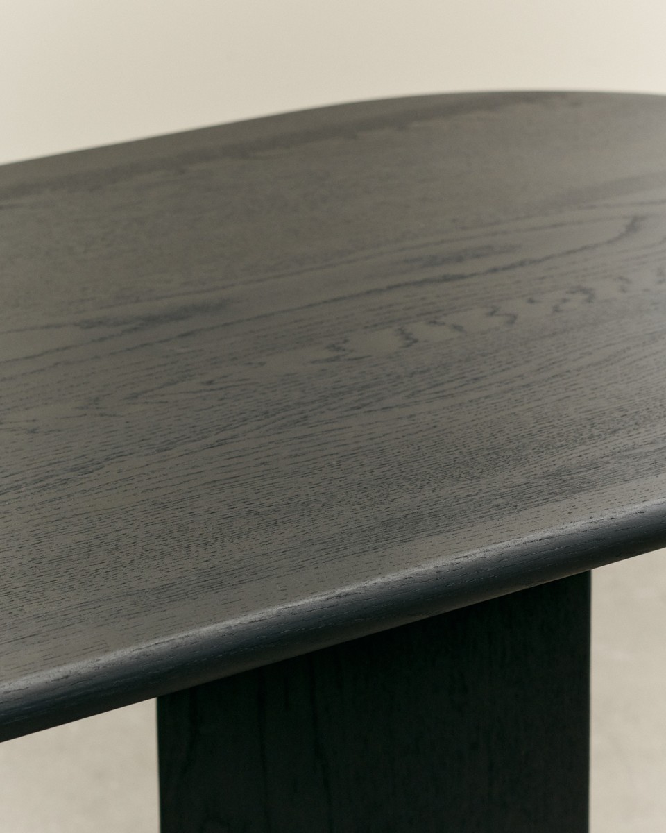 Pillabout Office Table 01
