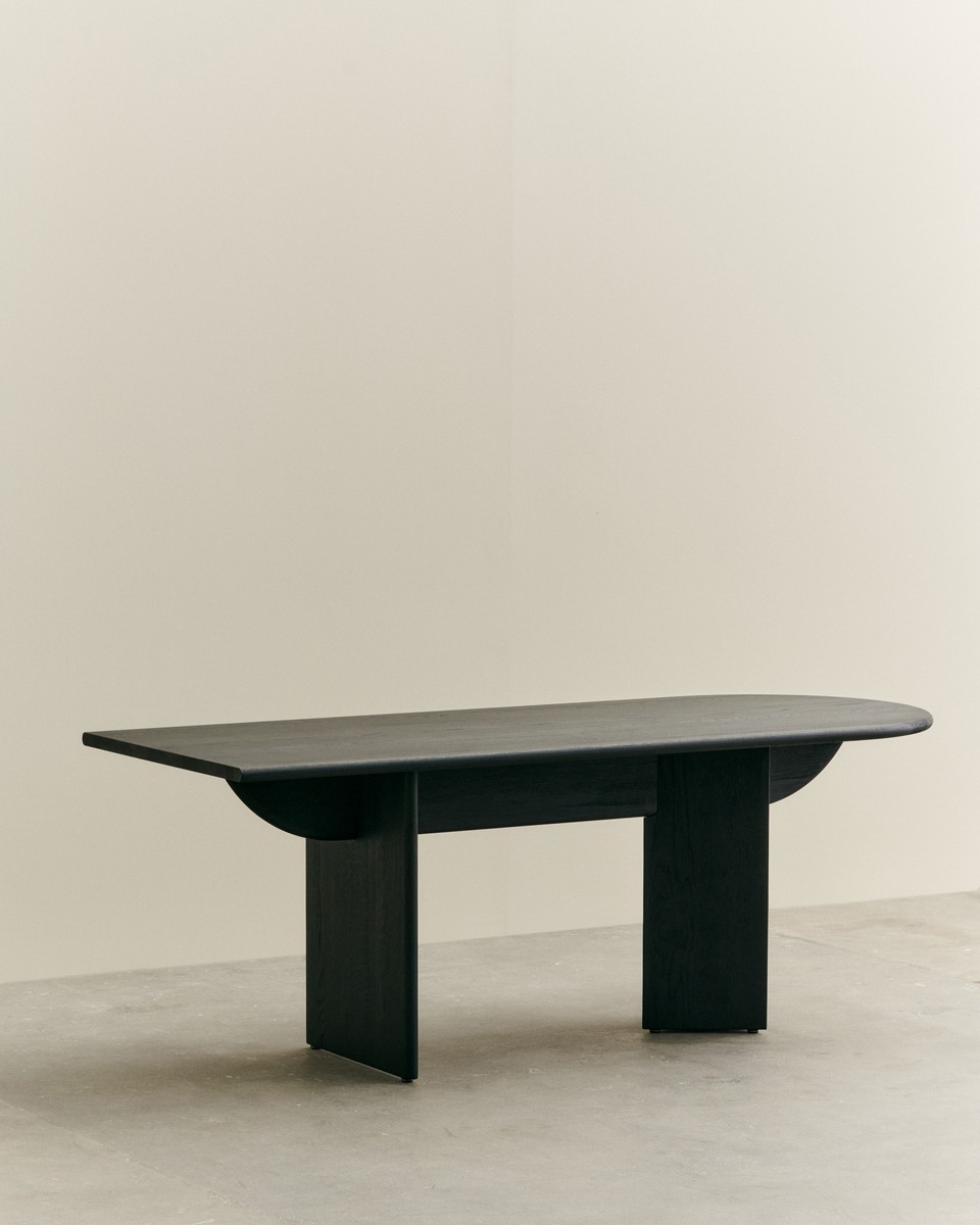 Pillabout Office Table 01