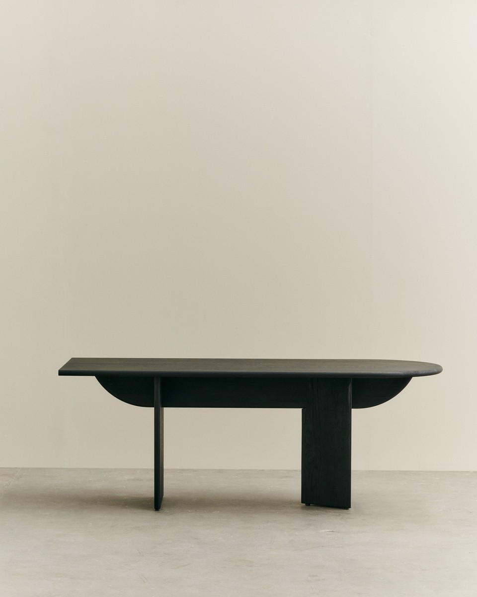 Pillabout Office Table 01