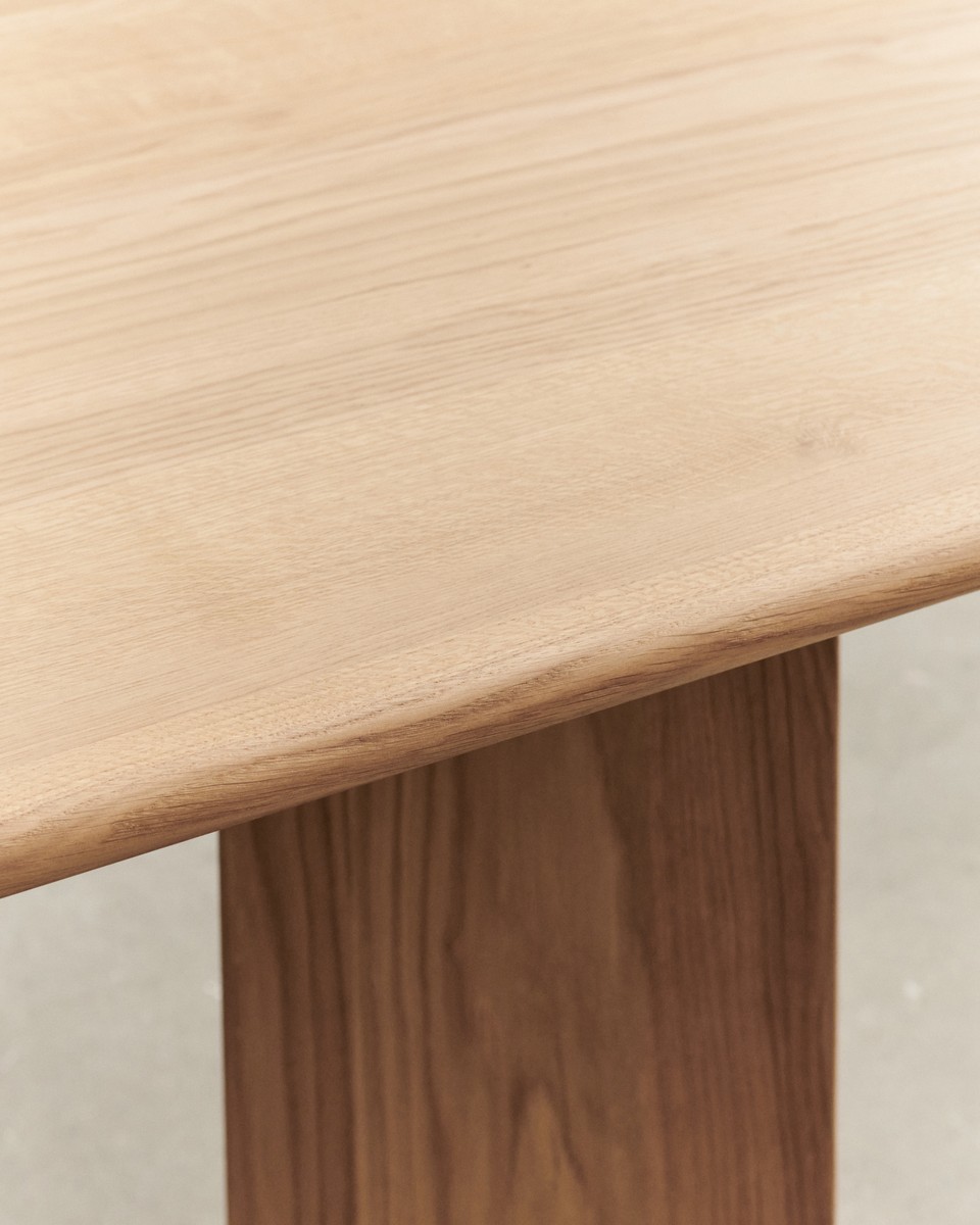 Pillabout Office Table 01