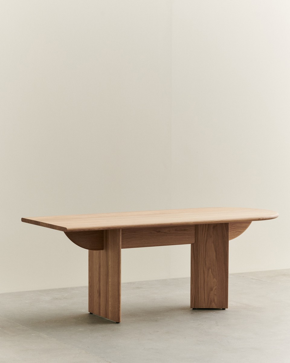 Pillabout Office Table 01