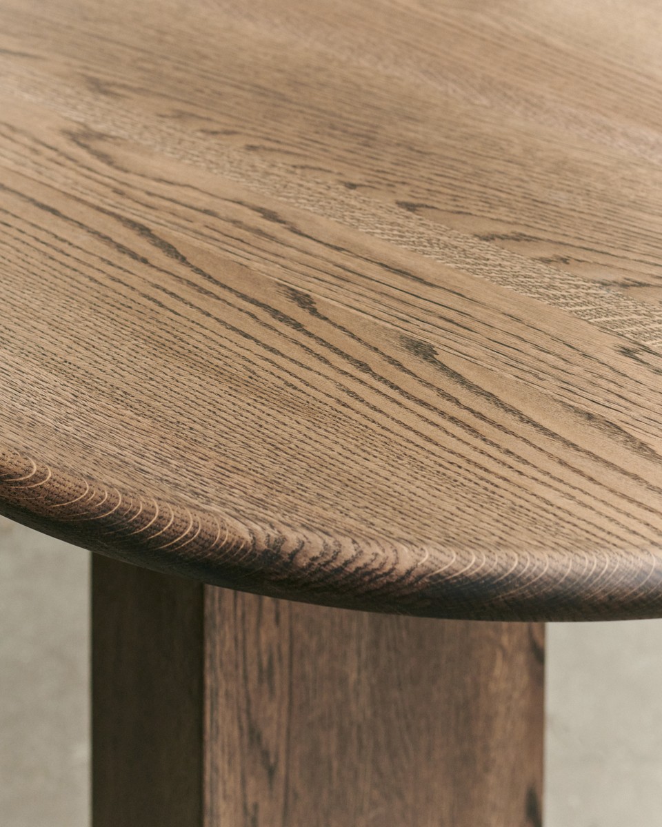 Pillabout Office Table 01