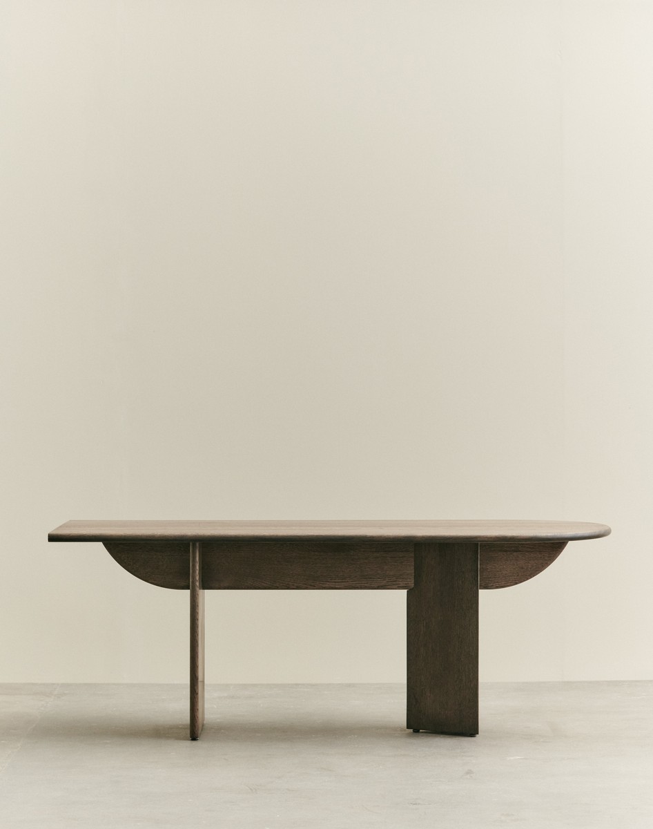 Pillabout Office Table 01