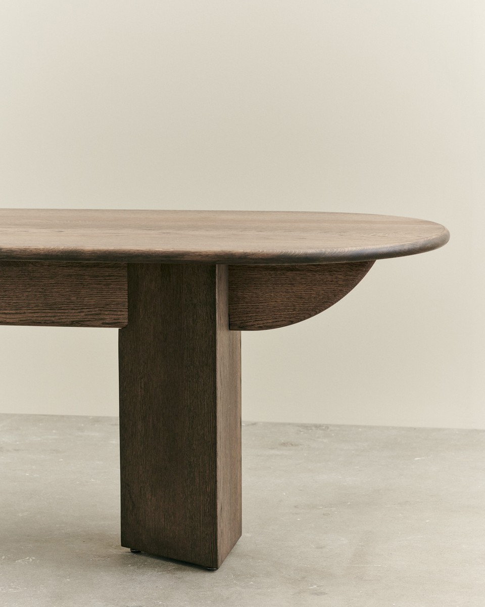 Pillabout Office Table 01