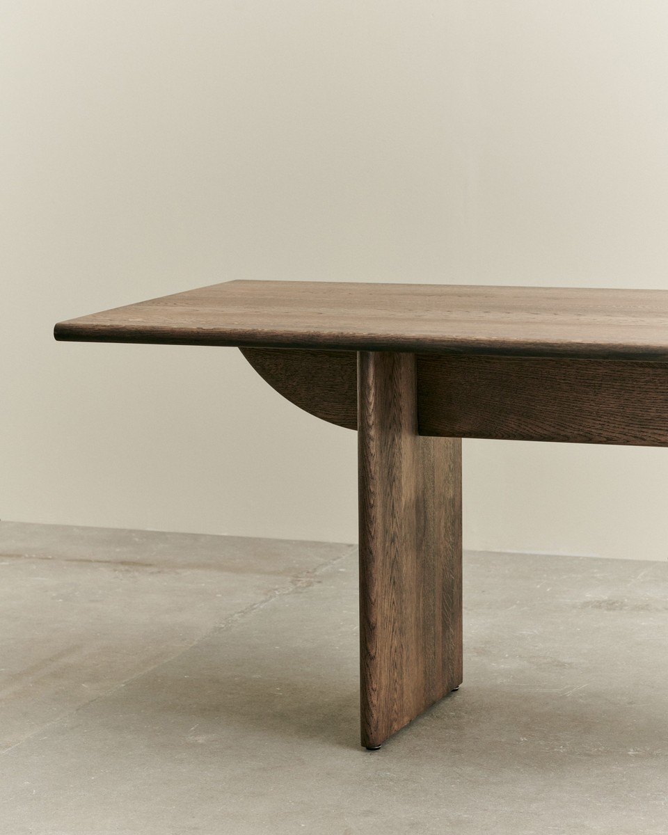 Pillabout Office Table 01