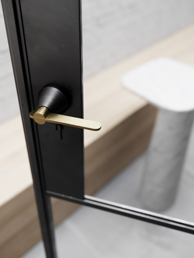 1814_2.06_Interior_Door_Handle_R005